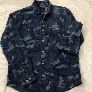 Men’s blue camouflage denim shirt sz M